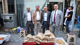 İncirliova'da pazar mesaisi: Başkan Kaya tezgahların nabzını tuttu