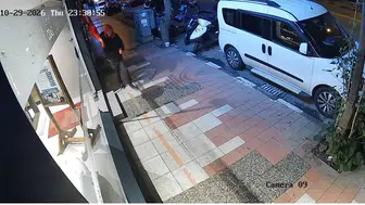 Cumhuriyet coşkusuna gölge düşüren çirkin saldırı: Güvenlik kamerası o anları kaydetti