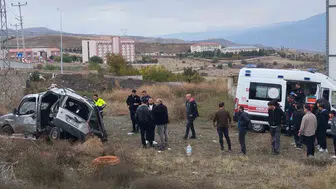 Sivas'ta dehşet anları: Bariyerleri aşan araç şarampole yuvarlandı
