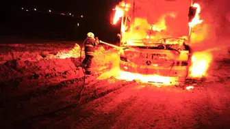 Hatay'da korku dolu anlar: Seyir halindeki otobüs bir anda alev topuna döndü