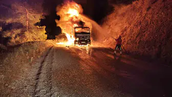 Balıkesir'de dehşet anları: Seyir halindeki kamyon bir anda ateş topuna döndü