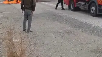 Van yolunda korku dolu anlar: Seyir halindeki araç bir anda alev topuna döndü