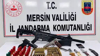 Mersin'de cephanelik gibi ev: Jandarma baskınında kaçak silahlar ele geçirildi