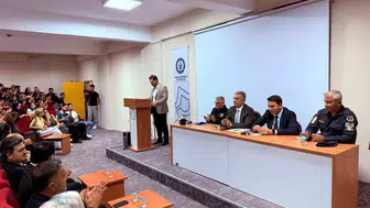 Gençlerin yerel yönetim merakı Buharkent'te masaya yatırıldı
