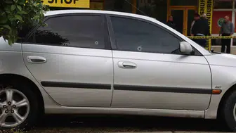 Kozan'da tekel bayisine yönelik dehşet anları: Bir şarjör boşaltıp kaçtılar