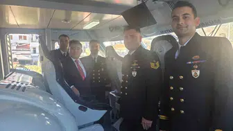 Marmaris'te Cumhuriyet coşkusu denizden taştı: Askeri gemiler kapılarını halka açtı