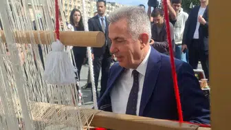 İzmir’in kalbinde devasa bir Cumhuriyet sembolü ilmek ilmek yükseliyor