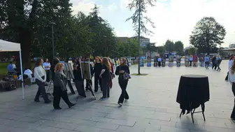 Düzce'nin kalbinde sanat şöleni: Genç yeteneklerin fırçasından dökülenler gün yüzüne çıktı