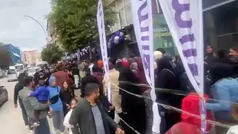 Darıca'da ucuzluk çılgınlığı: Cadde kilitlendi, zabıta kepenk indirdi