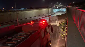 Minik bir canı kurtarmak isterken tonlarca yük yola saçıldı