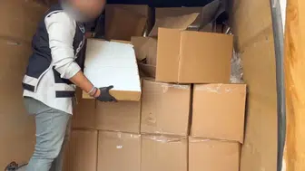 Bornova sokaklarında şüpheli minibüs: Milyonluk kaçak tütün operasyonu