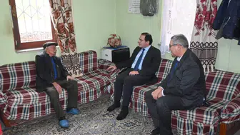 Çay ilçesinde duygusal anlar: Kaymakam Türker ulu çınarların kapısını çaldı