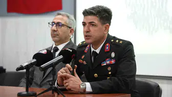 Kürsüde sessizliğin gücü: Şehit babasının yanında konuşmayı edebe aykırı buldu