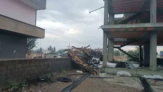 Bismil'de doğa öfkesini kustu: Minare devrildi, çatılar uçtu