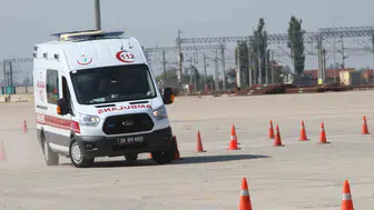 Direksiyon başında kadın gücü: Ambulans şoförlüğünde ezber bozan başarı
