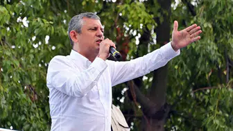 Özgür Özel’den Mersin’de sert çıkış: Yol arkadaşlarımızı siyasi yargılamalara kurban etmeyeceğiz