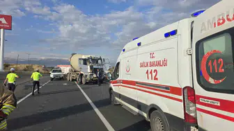 Bingöl kara yolunda ağır vasıtaların karıştığı kaza: İki kişi hastanelik oldu