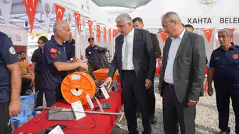 Kahta Kent Meydanı'nda yangınla mücadele seferberliği: Minikler itfaiyecilerle buluştu
