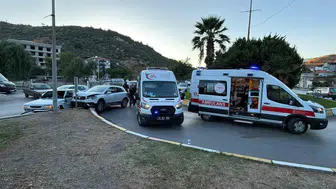 Madenciler Kavşağı’nda şiddetli çarpışma: İki araç hurdaya döndü