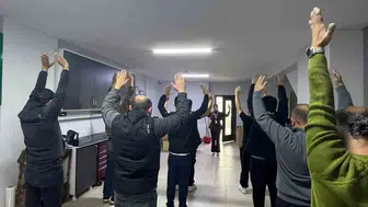 Dükkan önünde hareketli dakikalar: Esnafın yeni mesaisi sporla başladı