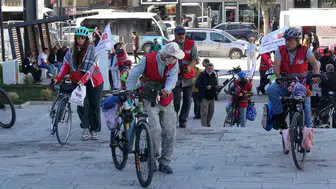 Pedalları barış ve dayanışma için çeviriyorlar: 3 bin kilometrelik umut yolculuğu Van'a ulaştı