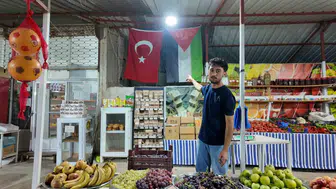 Hataylı genç esnaftan sessiz ama kararlı duruş: Üç yıldır raflarında o ürünlere yer yok
