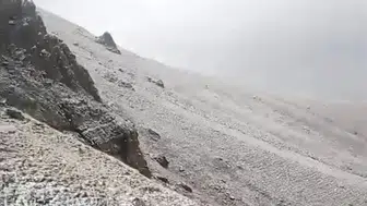 Erzurum'un zirvesinde kış provası: Çakmak Dağı beyaza büründü