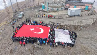 Palandöken'in zirvesinde 103 yıllık gurur: Gençler Cumhuriyet için tırmandı