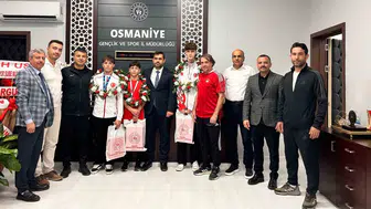 Madalyalarla döndüler: Osmaniye'nin gurur tablosu evinde coşkuyla karşılandı