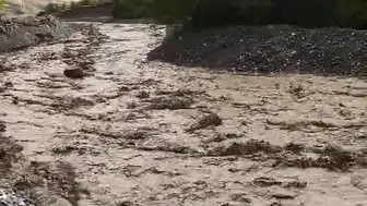 Elazığ'da doğa öfkesini kustu: Köy yolları sular altında kaldı