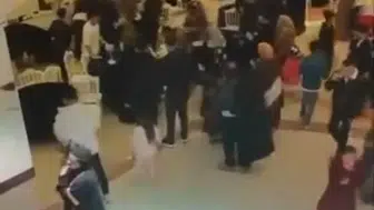 Düğün salonunda takı töreni kabusa döndü: Sandalyeler havada uçuştu