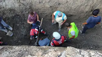 Arsuz'da korku dolu anlar: Altyapı kazısında toprak altında kaldı