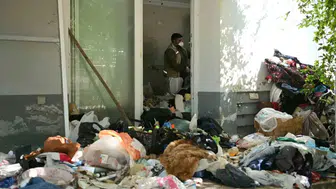 Kuşadası'nda üç katlı binadan çıkanlar şoke etti: Mahalleli nefes aldı