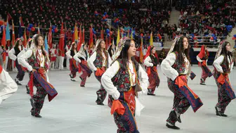 Niğde’de Cumhuriyet coşkusu: 103. yıl dönümü spor salonunda yankılandı