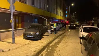 Eskişehir'de dehşet anları: Kavşakta çarpışan araçlar kaldırıma daldı
