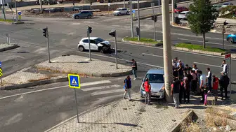 Diyarbakır'da şiddetli çarpışma: Direğe çarparak durabildi