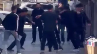 Iğdır'da alışveriş merkezinde dehşet anları: 7 kişi tek bir genci hedef aldı