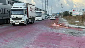 Kapaklı'da şaşkına çeviren manzara: Cadde bir anda kan kırmızısına döndü