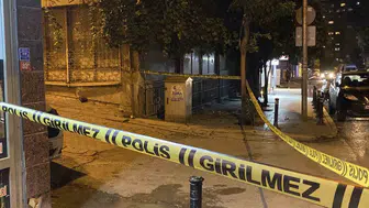 Zeytinburnu'nda gece yarısı dehşeti: Kurşunlar evlerin içine kadar girdi