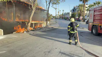Bodrum'da tadilat heyecanı yerini korkuya bıraktı: Çiçekçi dükkanından yükselen alevler paniğe yol açtı