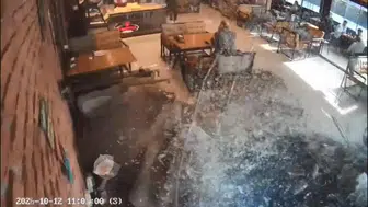 Börek yerken ölümle burun buruna geldi: Saniyelerle kurtuldu