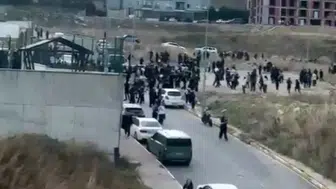 Esenyurt'taki lisede ders saatinde gergin anlar: Öğrenciler birbirine girdi
