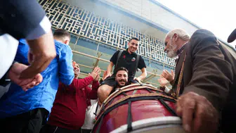 Mardin'de tarihi zaferin yankıları: Havalimanında şampiyonluk havası estirdiler
