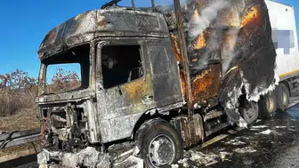 Seyir halindeki tır bir anda alev topuna döndü: Sürücü son anda kurtuldu