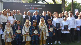 İzmir'de sanat ve lezzet rüzgarı: 9 gün sürecek dev festival başladı