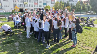 Eskişehir'de 75 anne aynı anda harekete geçti: Anneliğin yalnızlığına karşı dev buluşma