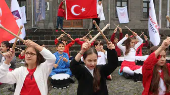 Diyarbakır’ın tarihi dokusunda Cumhuriyet rüzgarı: Sokaklar bayram yerine döndü