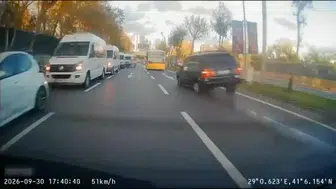 Maslak'ta dehşet anları: Refüjü aşan cip otobüsle kafa kafaya çarpıştı