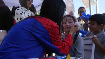Üniversitelilerin gönül köprüsü: Binlerce hediye köy okulundaki miniklerin yüzünü güldürdü