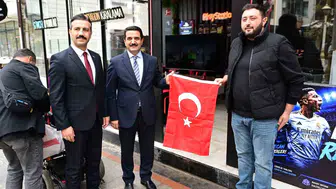 Battalgazi’de Cumhuriyet coşkusu: Sokak sokak dolaşıp bayrak dağıttılar